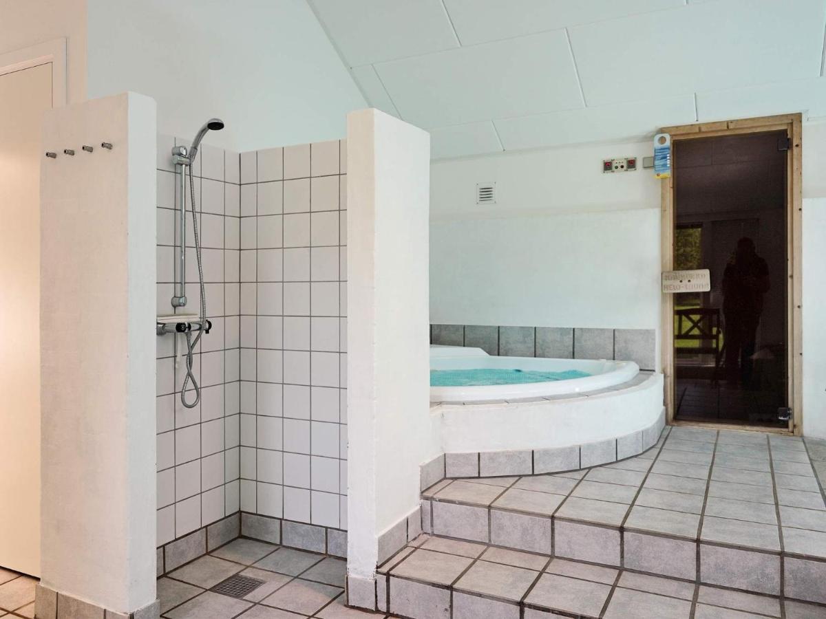 12 Person Holiday Home In Aakirkeby Vester Somarken Buitenkant foto